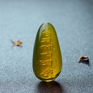墨西哥蓝珀六字真言吊坠