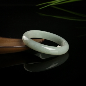53.5mm豆种灰绿翡翠贵妃镯