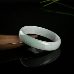 55mm豆种翡翠贵妃镯