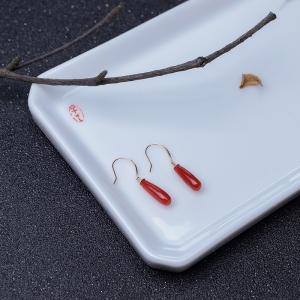 18K金镶沙丁正红珊瑚耳坠
