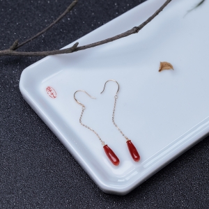 18K金镶沙丁正红珊瑚耳坠
