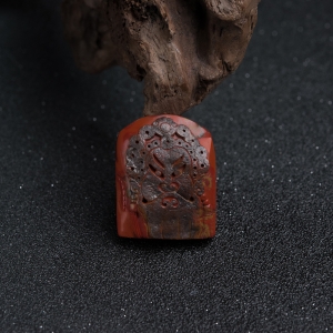 铁皮包浆料南红脸谱吊坠