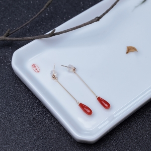 18K金镶沙丁正红珊瑚耳坠
