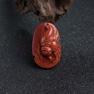 俏色南红貔貅吊坠