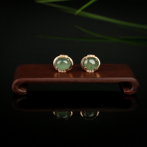 18k糯冰种晴水翡翠耳钉