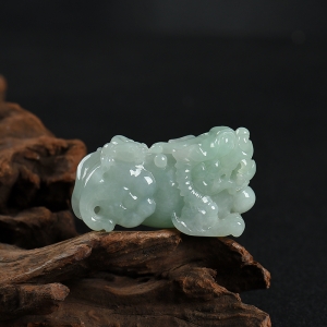 糯种浅绿翡翠貔貅吊坠