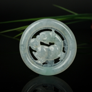 糯冰种飘花翡翠麒麟吊坠