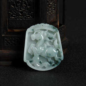 糯种飘花翡翠一马平川吊坠