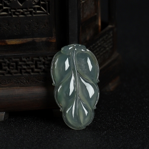 糯冰种灰绿翡翠金枝玉叶吊坠