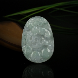 糯冰种飘花翡翠瑞兽吊坠