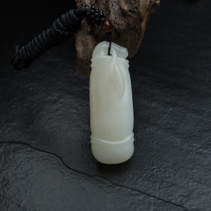 山料和田白玉竹节吊坠