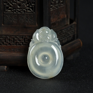 糯冰种翡翠福贝吊坠