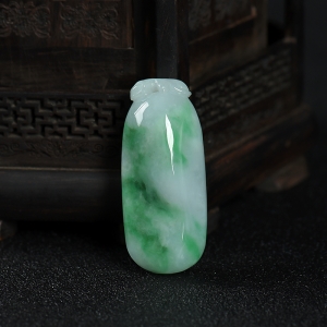 豆种飘翠翡翠福瓜吊坠