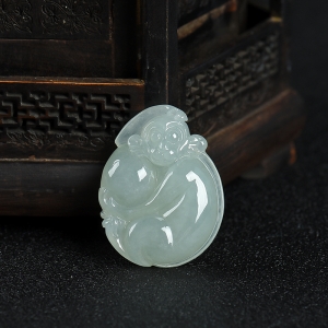 糯种翡翠申猴吊坠