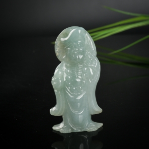 糯种灰绿翡翠济公吊坠