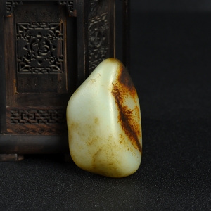 籽料俏色和田玉随形原矿手把件