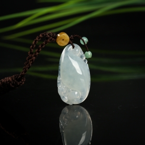 糯冰种翡翠福寿如意吊坠