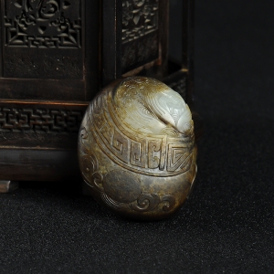 籽料俏色和田玉平安兽纹吊坠