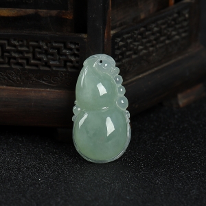 糯种灰绿翡翠福禄吊坠