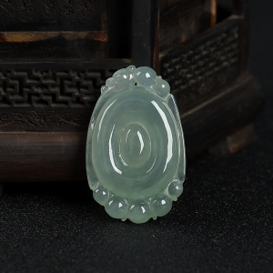 糯种灰绿翡翠福贝吊坠