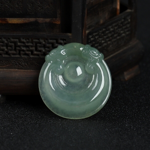 糯种灰绿翡翠福贝吊坠
