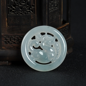 糯冰种翡翠麒麟吊坠