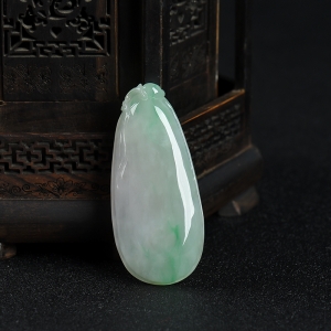 糯种飘翠翡翠福瓜吊坠