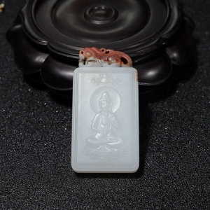 山料俏色和田玉观音吊坠