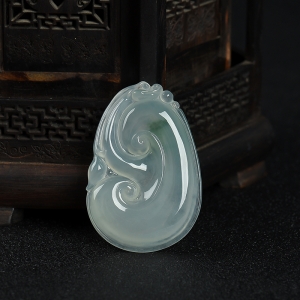 糯种飘花翡翠如意吊坠