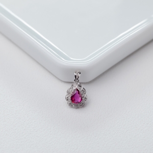 18K金镶钻红宝石吊坠