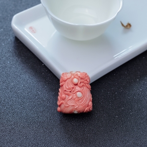 MOMO橘色珊瑚钱袋吊坠