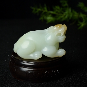 山料俏色和田玉貔貅手把件