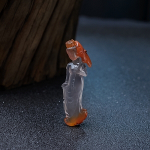 冻料南红美女吊坠