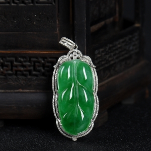 18k糯种翠绿翡翠金枝玉叶吊坠