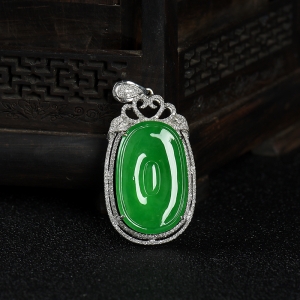 18K糯种翠绿翡翠福贝吊坠