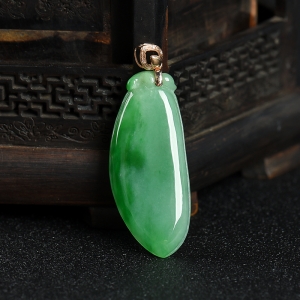 18K糯种飘翠翡翠福瓜吊坠