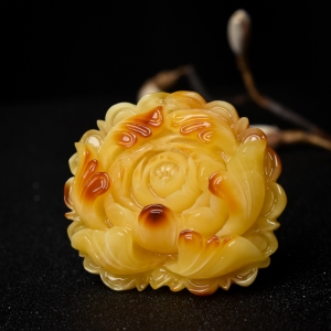 俏色蜜蜡牡丹花吊坠