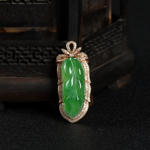 18K糯冰种翠绿翡翠金枝玉叶吊坠