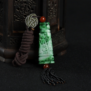 豆种飘翠翡翠辰龙吊坠