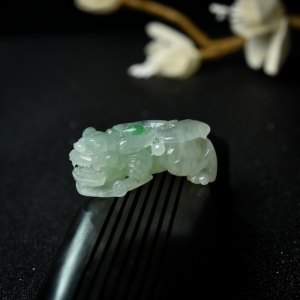 糯种飘翠翡翠貔貅吊坠