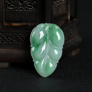 糯种飘翠翡翠金枝玉叶吊坠