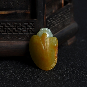 籽料俏色和田玉龙龟吊坠