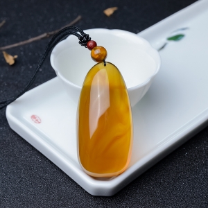 棕珀随形吊坠