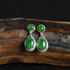 18K糯种翠绿翡翠耳坠