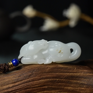 籽料和田白玉马吊坠