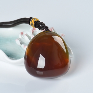 棕珀随形吊坠