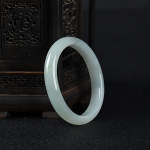 56.5mm糯种灰绿翡翠贵妃镯