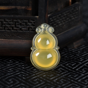 浅黄黄龙玉葫芦吊坠