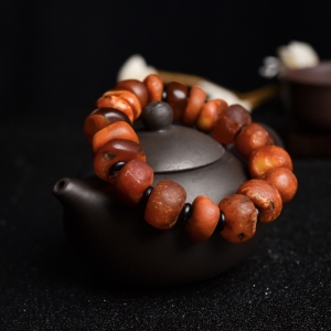 褐红老蜜蜡随形单圈手串