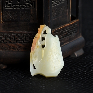 籽料和田白玉螭龙吊坠